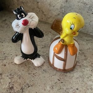 Sylvester & Tweetie Bird Salt & Pepper shakers